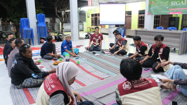 SIGAP PPK ORMAWA Team Holds Socialization and Training on IoT, Solar Photovoltaic, and Vertical Crab House in Tanjangawan